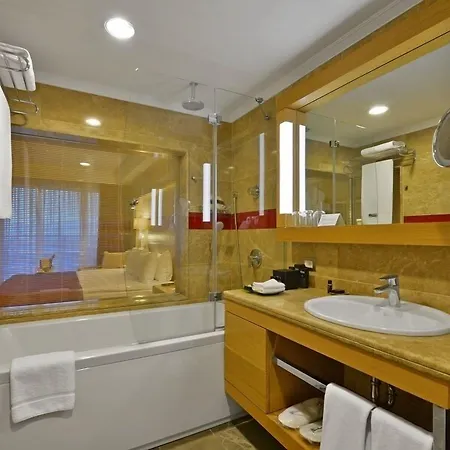 Divan Hotel 4*